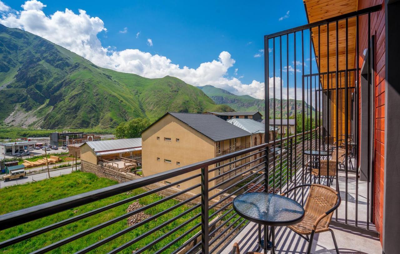 Hotel Darchi Kazbegi Bagian luar foto